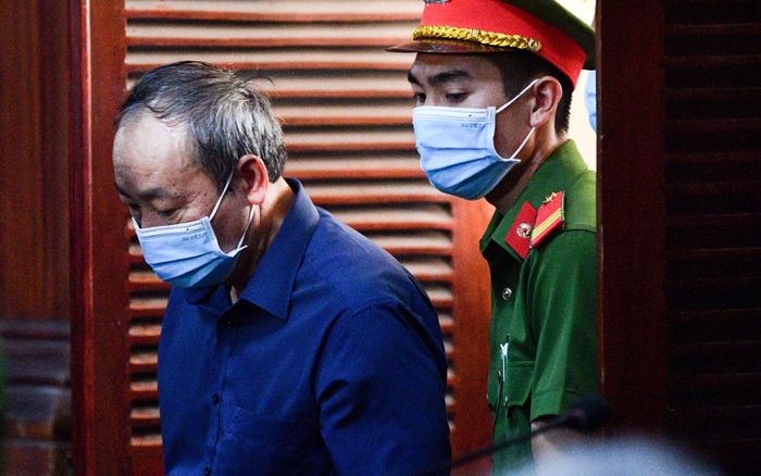  VKSND TP.HCM cũng nhận định ông Nguyễn Hồng Trường là người chịu trách nhiệm xuyên suốt quá trình xây dựng đề án bán quyền thu phí. Bị cáo Trường đã có những quyết định trái pháp luật, dẫn tới hậu quả thiệt hại 725 tỷ đồng cho Nhà nước. Cựu thứ trưởng bị đề nghị mức án 6-7 năm tù. 