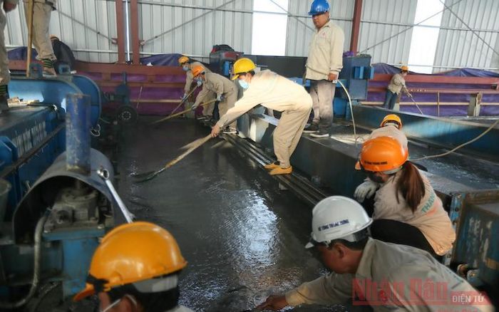 Dự án sửa chữa cầu Thăng Long đang trong giai đoạn nước rút. (Ảnh: HÀ NAM)