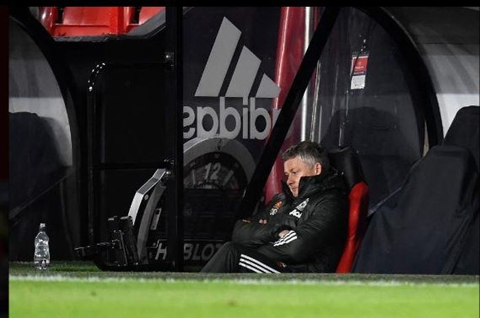 Ole Gunnar Solskjaer chết lặng sau bàn thua của đội nhà.