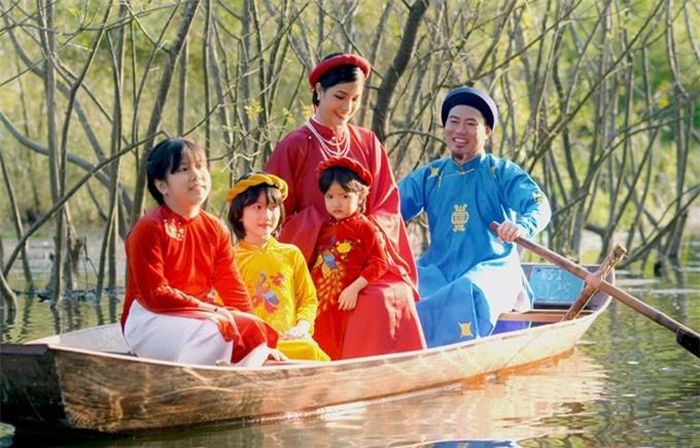 Các bé thể hiện tố chất 'con nhà nòi' khi diễn xuất tự nhiên, những đoạn góp giọng thì duyên dáng.