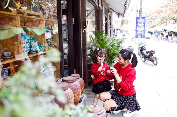 Ngọc Hân hiện khá bận rộn với lịch chạy show event cuối năm và chuẩn bị ra mắt bộ sưu tập áo dài Tết. Cô đang tận hưởng viên mãn trong cả sự nghiệp lẫn tình yêu. Những khán giả yêu mến Hoa hậu luôn mong chờ ngày cô lên xe hoa từ khi cô công khai vị hôn phu Phú Đạt sau thời gian dài yêu nhau. Cả hai từng lên kế hoạch tổ chức hôn lễ vào tháng 3 nhưng do dịch Covid-19 bùng phát nên dự định đành tạm hoãn. Cặp đôi vẫn chưa chọn được ngày lành để chính thức nên vợ nên chồng.