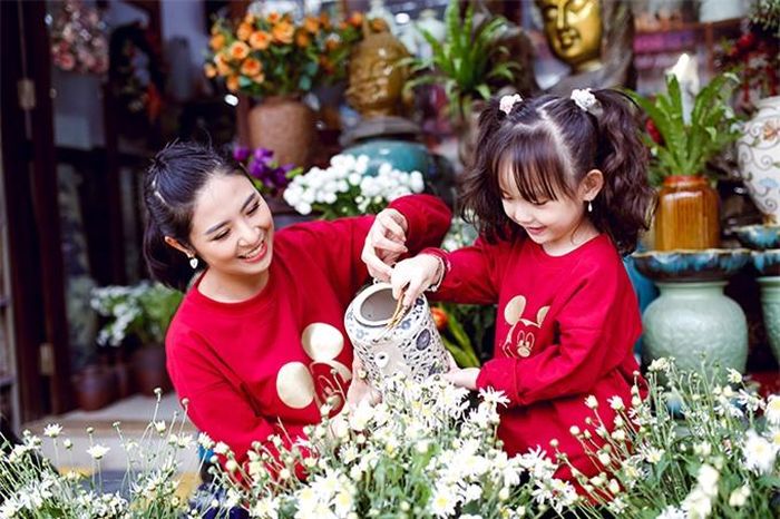 Ngọc Hân thân thiết với Cherry từ khi bé chào đời. Hoa hậu Việt Nam 2010 thổ lộ hy vọng qua trải nghiệm này sẽ tạo thêm nhiều ký ức tuổi thơ đẹp cho Cherry, đồng thời giúp bé tích lũy những bài học nhỏ nhưng ý nghĩa trong cuộc sống hàng ngày.