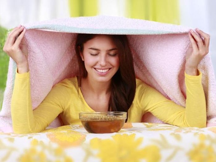 Nghẹt mũi: Khi bạn bị cảm lạnh, niêm mạc mũi sẽ bị sưng hoặc viêm làm cản trở khí lưu thông. Đây là nguyên nhân gây ra tình trạng nghẹt mũi khó chịu.