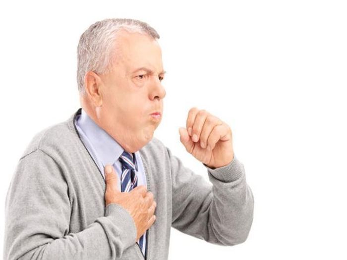 Ho: Khi bạn bị nhiễm vi khuẩn, virus, cơ thể cố gắng đẩy chúng ra ngoài qua phản xạ ho. Thông thường, tình trạng này sẽ giảm sau 1 tuần, nhưng nếu ho quá 1 tuần không đỡ, bạn nên nghĩ tới việc đến gặp bác sĩ để được trợ giúp.