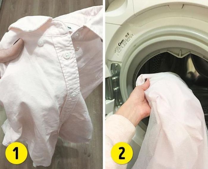 Hãy dành thêm một chút thời gian để kéo khóa quần áo và cài cúc áo trước khi cho vào máy giặt. Việc này sẽ ngăn không cho quần áo mắc vào nhau và các cúc sẽ không bị nới lỏng hay rơi ra. Nếu không, quần áo của bạn sẽ có nguy cơ bị vướng, kéo hoặc bị rách vải, làm hỏng cơ cấu khóa và nút kéo trong quá trình giặt.