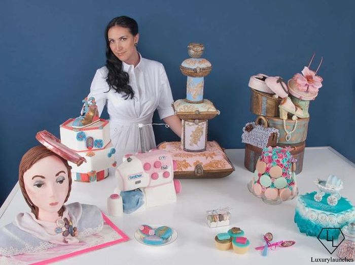  Debbie cho biết việc tạo ra những tác phẩm “có một không hai” là một niềm đam mê. Tuy nhiên, cô thừa nhận việc làm việc với các vật liệu mới luôn đặt ra những thách thức. Cô cũng mong muốn tìm được nhiều nguồn vật liệu có thể tái sử dụng. Ảnh: Luxury Launches. 