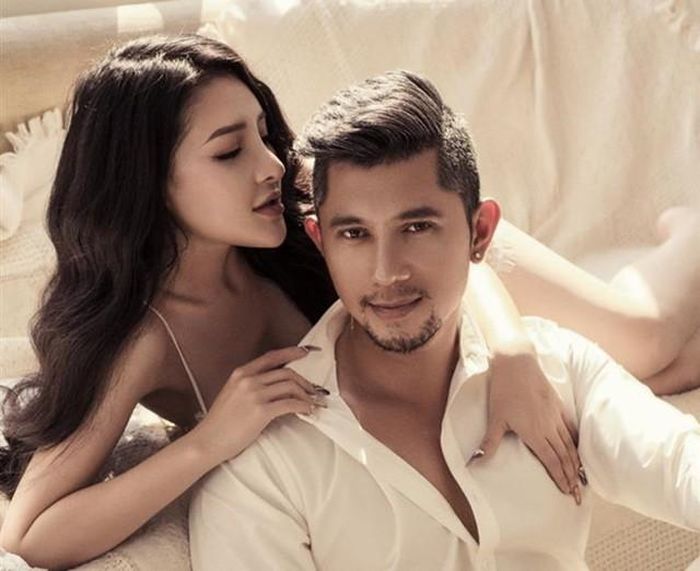 "Không hiểu nghĩ gì mà có thể thể hiện tình cảm quá trớn như vậy được. Nhìn thật đáng sợ" hay " Cả thế giới đều đã biết hai bạn yêu nhau rồi có cần thể hiện tình cảm thân mật như thế trước ống kính không?" là những bình luận mà dân mạng để lại dưới đoạn clip của Ngân 98.