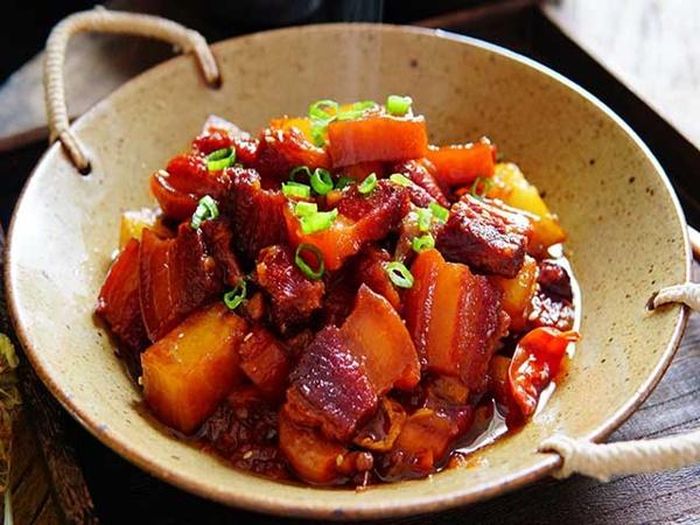 Thịt kho tiêu đậm đà ngon khó cưỡng (Ảnh minh họa)