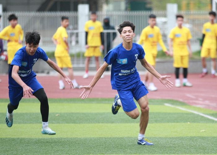 THPT Nguyễn Bỉnh Khiêm là những người mở tỉ số trước