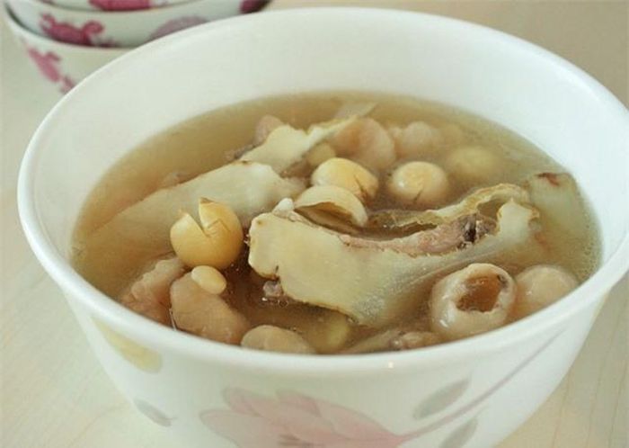 Canh sườn ninh hạt sen