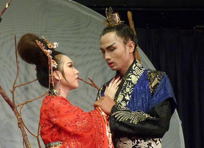 Ngọc Phú vai hoàng hậu Khiết Châu, Huỳnh Thái vai thái tử Doãn Bá Trác (ảnh:H.K)