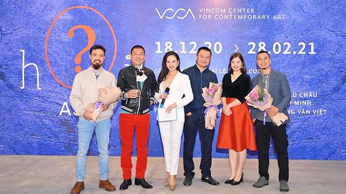 Họa sĩ, giám tuyển Lê Thiết Cương và các nghệ sĩ tham gia triển lãm “Hỏi”