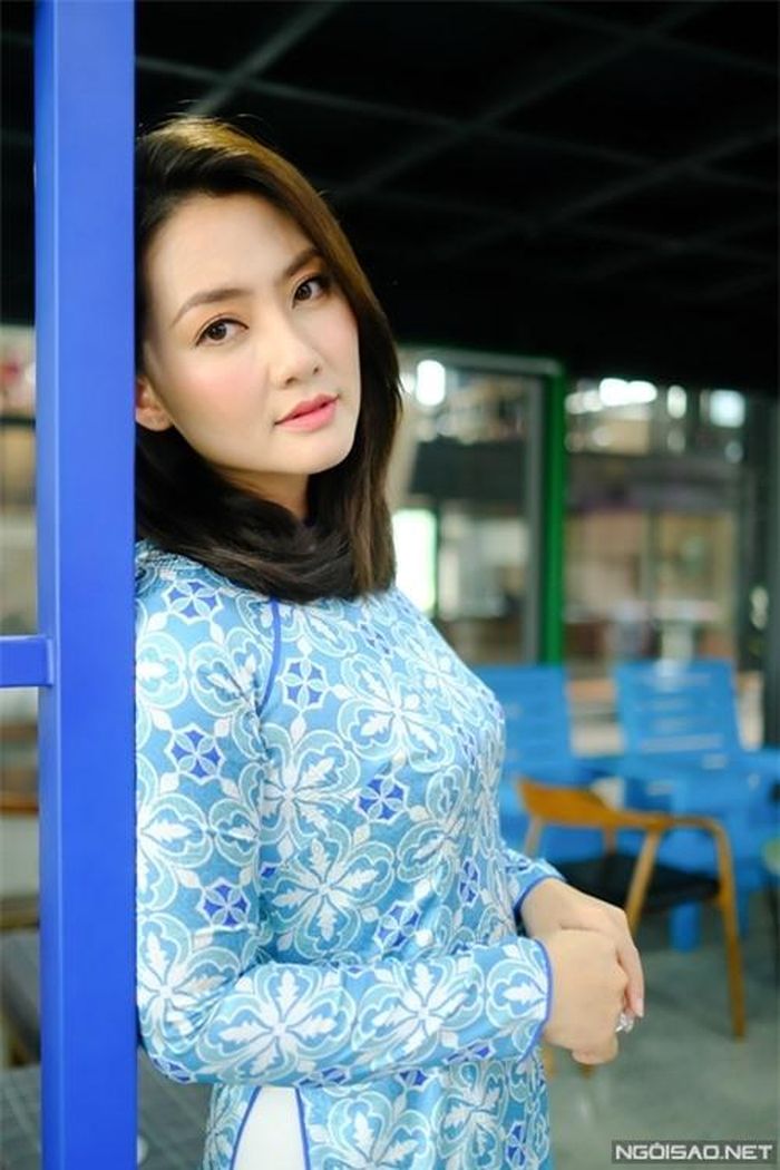 Trước đó, Ngọc Lan vừa có 10 ngày công tác tại thủ đô. Cô tâm sự từ ngày sinh con trai Louis, cô chưa từng xa bé lâu đến vậy. Mỗi lần gọi điện, nghe con hỏi "Khi nào mẹ về với con?", Ngọc Lan lại thấy xót xa.