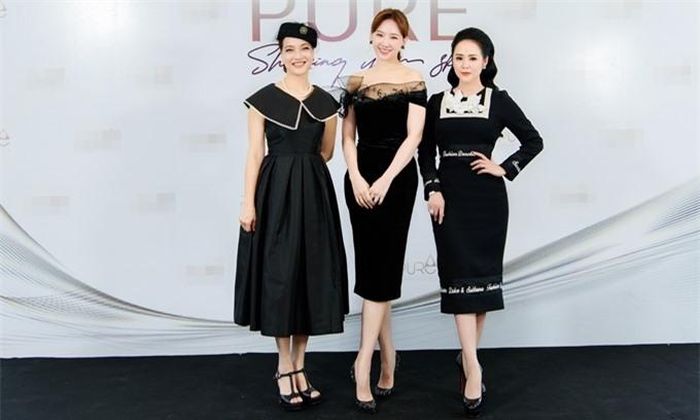 Tâm sự về chuyện chăm sóc da, NSND Lê Khanh nói mấy năm gần đây làn da của chị bắt đầu bị tàn phá nhiều, khô, sạm, nám hơn lúc trước khiến chị thiếu tự tin khi lên hình. Nữ nghệ sĩ còn kể lại những kỷ niệm bi hài về việc dùng mỹ phẩm nhiều chục năm trước, lúc chị còn trẻ. Hồi ấy, sản phẩm dưỡng da khan hiếm, kem chống nắng là món đồ xa xỉ. Các nghệ sĩ thường dùng các loại mỹ phẩm quá date do nước ngoài viện trợ khi biểu diễn nên rất khó chịu. Họ cũng hoàn toàn chưa có khái niệm dưỡng da như bây giờ. Thời gian gần đây, NSND Lê Khanh đang tham gia BGK giải thưởng Ngôi sao của năm.