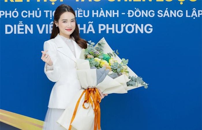 Diễn viên 'Tuổi thanh xuân' được nhiều người khen ngày càng xinh đẹp, viên mãn cả trong công việc và cuộc sống riêng.