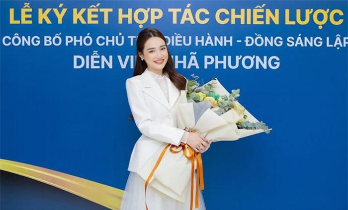 Giữ vai trò lãnh đạo cấp cao, Nhã Phương hy vọng sẽ chia sẻ mối đồng cảm, góp phần chăm sóc sức khỏe, sắc đẹp cho các bà mẹ và em bé sau sinh bằng việc phân phối những sản phẩm 100% từ đông y thiên nhiên.