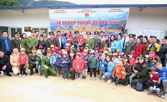 Hoạt động đầy thiết thực và ý nghĩa lần này đã hỗ trợ cho các cô giáo và cháu học sinh có điều kiện giảng dạy, học tập tốt hơn, giúp đỡ trẻ em có hoàn cảnh khó khăn vùng đồng bào dân tộc thiểu số được đến trường. 