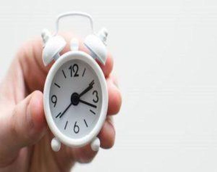 Rèn trẻ thói quen đúng giờ – Hình minh họa