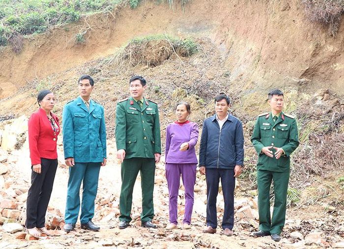 Khu vực nhà bà Nguyễn Thị Sinh, khu 8, xã Ấm Hạ bị đất đá sạt lở vùi lấp sáng ngày 27/9 vừa qua.