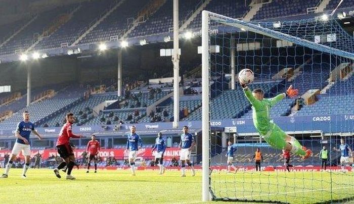Ở chuyến làm khách Everton trong tháng 11, MU thắng ngược 3-1
