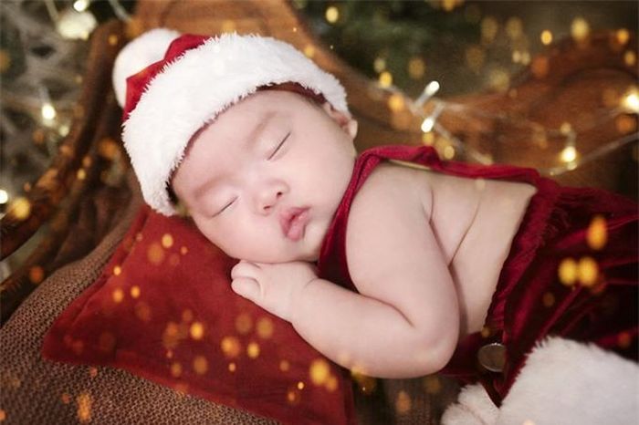 Vợ chồng cô chụp nhiều ảnh cho con trong những tháng đầu đời vì muốn lưu giữ những kỷ niệm trên hành trình khôn lớn của các bé.