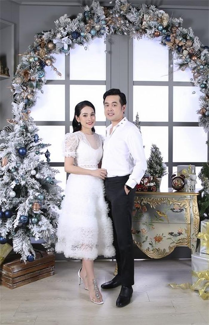 'Giai đoạn này có ông bà nội hỗ trợ nên chúng tôi như vợ chồng son', nhạc sĩ Dương Khắc Linh nói.
