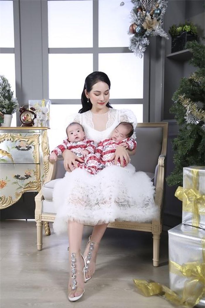 Cặp song sinh nhà anh được nhận xét rất ngoan, dễ chăm và phát triển đúng lộ trình. Nhờ thế, Sara Lưu không quá vất vả trong lần đầu làm mẹ.