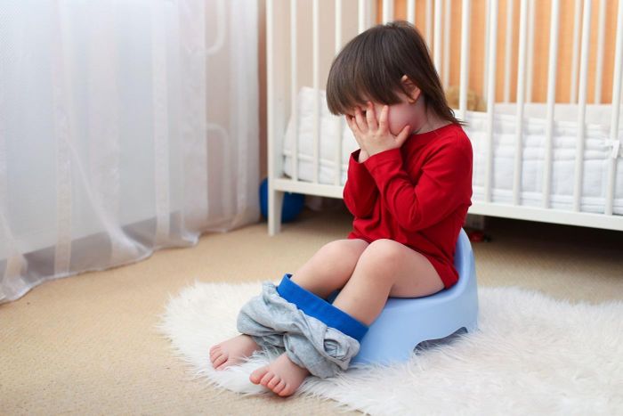Rối loạn tiêu hóa khiến trẻ luôn “khó ở” vì tiêu chảy, táo bón, nôn trớ, biếng ăn… (Ảnh minh họa)