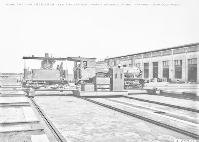 Xưởng đầu máy tàu hỏa ở Vinh những năm 1920. Ảnh: Flickr manhhai