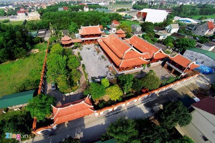 Ông Lê Đình Cường (Nghệ An) được biết đến với căn nhà gỗ như biệt phủ ở xóm 3, xã Nghi Phú (TP. Vinh). Ảnh: Zing.