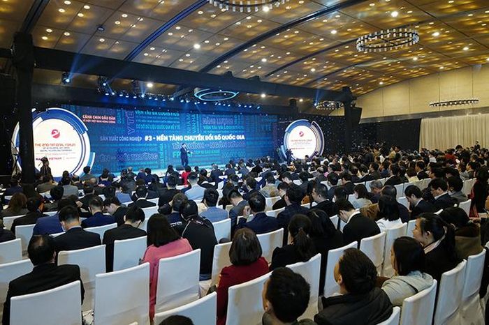 Hơn 1.000 đại biểu đã tham dự Diễn đàn Quốc gia phát triển doanh nghiệp công nghệ số Việt Nam.