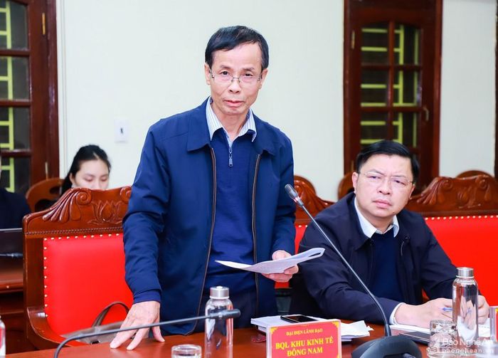 Phó Trưởng ban Quản lý Khu Kinh tế Đông Nam Hồ Ngọc Bảo trình bày Tờ trình về điều chỉnh chủ trương đầu tư dự án Khu Công nghiệp, đô thị và dịch vụ VSIP Nghệ An. Ảnh: Thành Duy