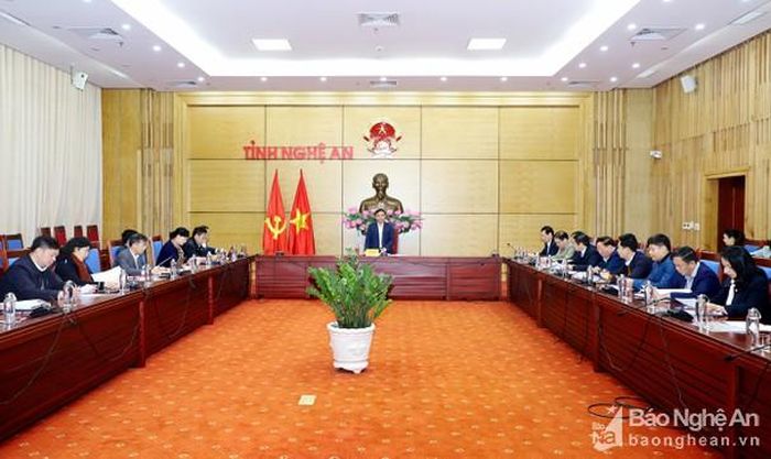 Đồng chí Ngọc Kim Nam - Ủy viên Ban Thường vụ, Trưởng Ban Dân vận Tỉnh ủy, Phó trưởng Ban Thường trực Ban chỉ đạo Quy chế dân chủ cơ sở chủ trì hội nghị. Ảnh: Phạm Bằng