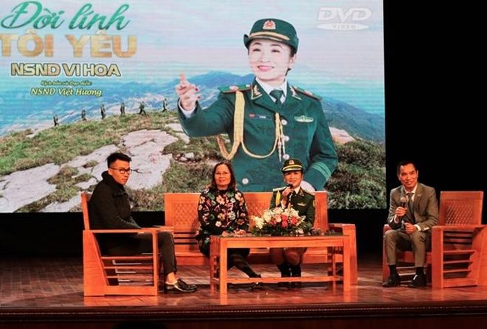 NSND Vi Hoa, NSND Việt Hương và nhà quay phim Hải Ninh tại buổi ra mắt MV “Đời lính tôi yêu”.