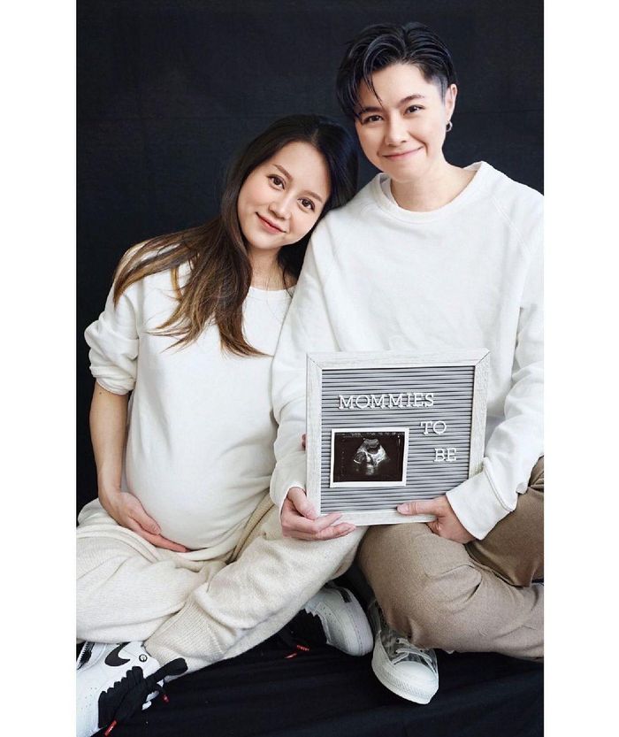 An Nguy khoe bụng bầu bên người tình đồng giới, thông báo mang thai sau 2 năm trở lại Mỹ. 