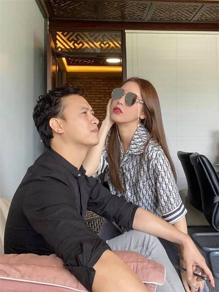 Hiện Quế Vân mang thai với người yêu kém tuổi. 'Tôi nghĩ con cái là do trời cho và là phước mới có được', cô cho hay.