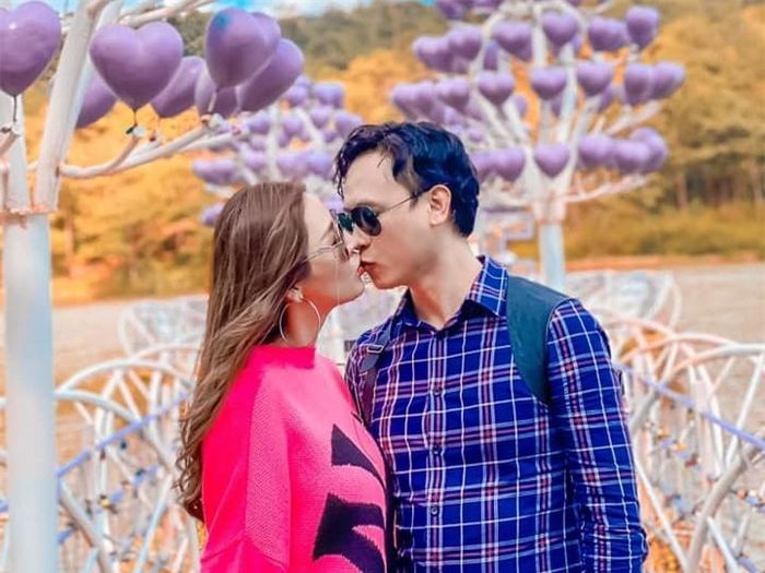 Ngược lại, nữ ca sĩ cũng cố gắng thay đổi để trở thành người hoàn hảo hơn trong mắt bạn trai.