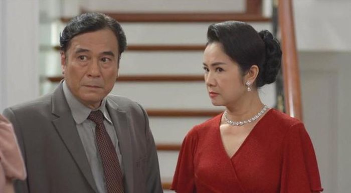 NSND Thu Hà hóa thân trong vai người đàn bà quyền lực và tham vọng trong phim “Hướng dương ngược nắng”