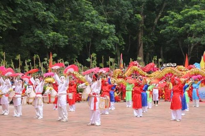 Trò Xuân Phả (di sản văn hóa phi vật thể quốc gia) trong Lễ hội Lam Kinh đặc biệt hấp dẫn người dân và du khách.