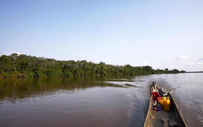 Sông Congo dài thứ hai ở châu Phi (sau sông Nile), và có lưu lượng nước lớn thứ hai thế giới (sau sông Amazon).