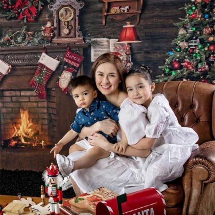 Những phút ấm áp của mẹ và con. Marian tiết lộ nhân dịp Giáng sinh, vợ chồng cô đưa các con đi chơi tại một vùng biển vắng.