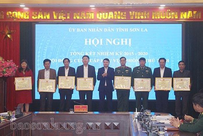 Các cá nhân nhận Bằng khen của UBND tỉnh.