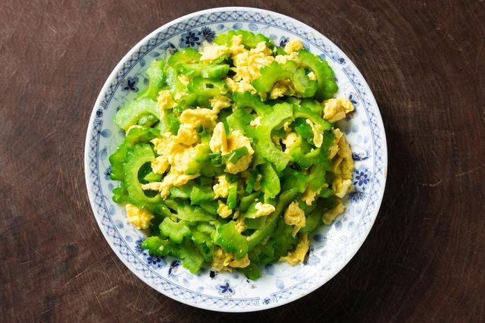 Khổ qua xào trứng tiện lợi, tốt cho sức khỏe.