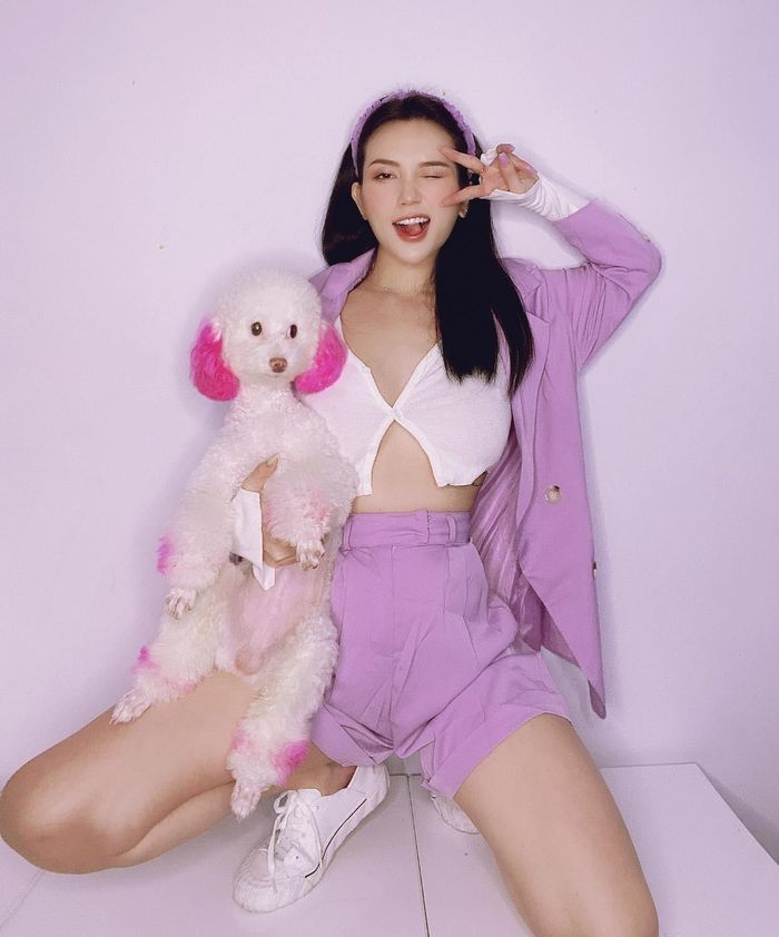 Sĩ Thanh là một trong những giọng ca của showbiz sở hữu cả ngoại hình lẫn phong cách thời trang nóng bỏng.