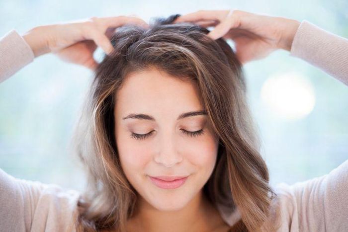  Xoa bóp da đầu giúp kích thích quá trình mọc tóc. Ảnh: Pinterest. 