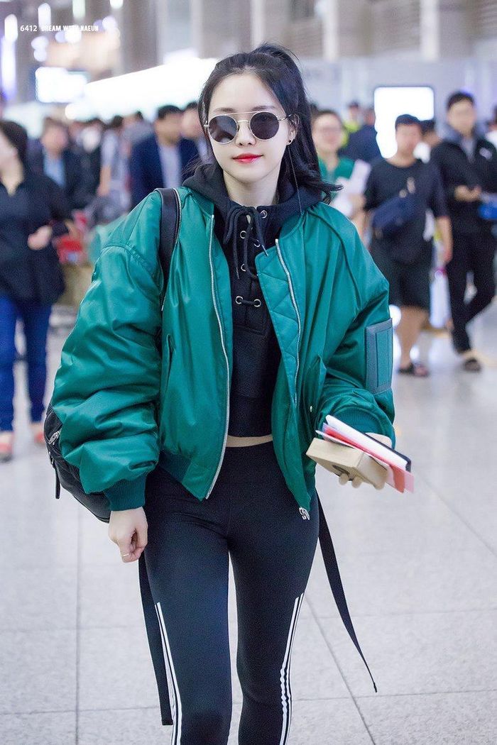 Thành viên nhóm Apink khoe trọn được lợi thế hình thể với legging thể thao. Cô diện loại quần này vào cả mùa đông lẫn mùa hè. Ảnh: Dream With Naeun.
