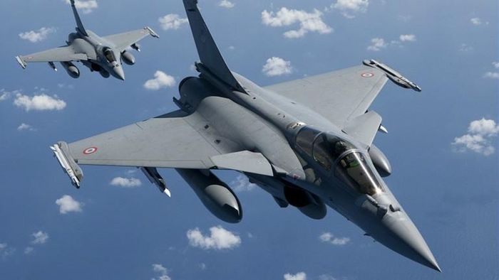 Số máy bay này không phải là loại mới hoàn toàn, mà Hy Lạp sẽ nhận 12 máy bay chiến đấu Rafale đã qua sử dụng và 6 chiếc hoàn toàn mới. Chiếc Rafale đầu tiên sẽ được chuyển giao cho Hy Lạp vào năm 2021 và hợp đồng hoàn thành vào năm 2023. Ảnh: Chiến đấu cơ Rafale - Nguồn: Dassault Aviation