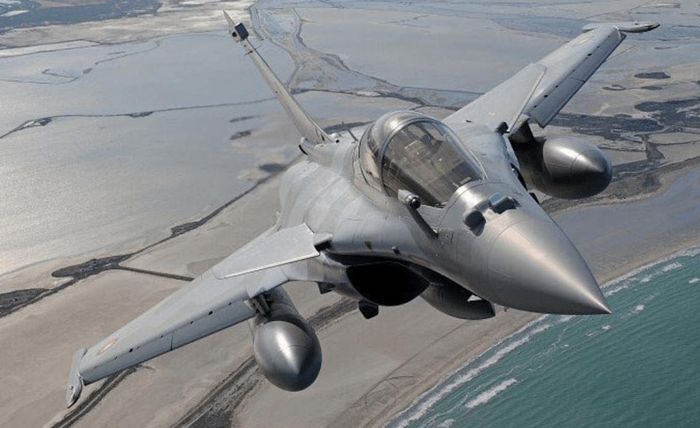 Mặc dù có một số máy bay cũ, nhưng Hy Lạp chỉ mua với giá 127 triệu euro một chiếc Rafale. So với Ấn Độ mua 36 máy bay chiến đấu Rafale với giá 7,5 tỷ euro, thì cái giá để Không quân Hy Lạp mua máy bay chiến đấu Rafale thực sự quá rẻ. Ảnh: Máy bay chiến đấu Rafale của Ấn Độ - Nguồn: Dassault Aviation