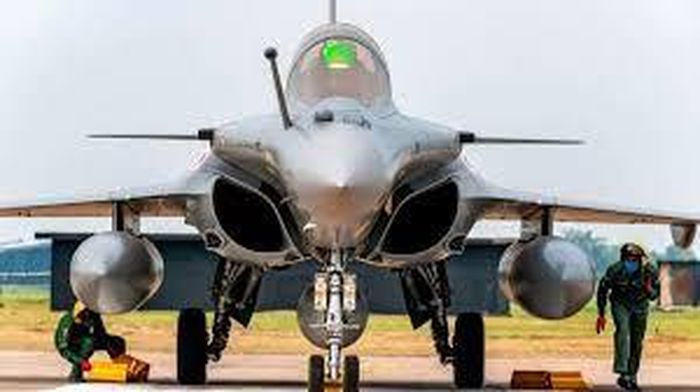 Số vũ khí dùng cho máy bay Rafale sẽ do công ty tên lửa châu Âu MBDA cung cấp. Máy bay chiến đấu Rafale sẽ thay thế phi đội Mirage 2000 đã "có tuổi" trong Không quân Hy Lạp. Hy Lạp cho biết, máy bay Rafale sẽ được trang bị tên lửa không đối không Meteor và vũ khí tiến công mặt đất hạng nặng. Ảnh: Máy bay chiến đấu Rafale - Nguồn: Dassault Aviation