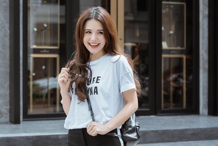 Với kiểu tóc cũ trông Phanh Lee mới thực sự ra dáng phu nhân tổng tài.